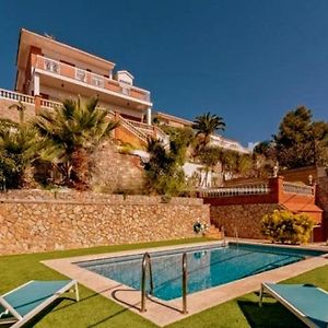 Chalet Santa Susana